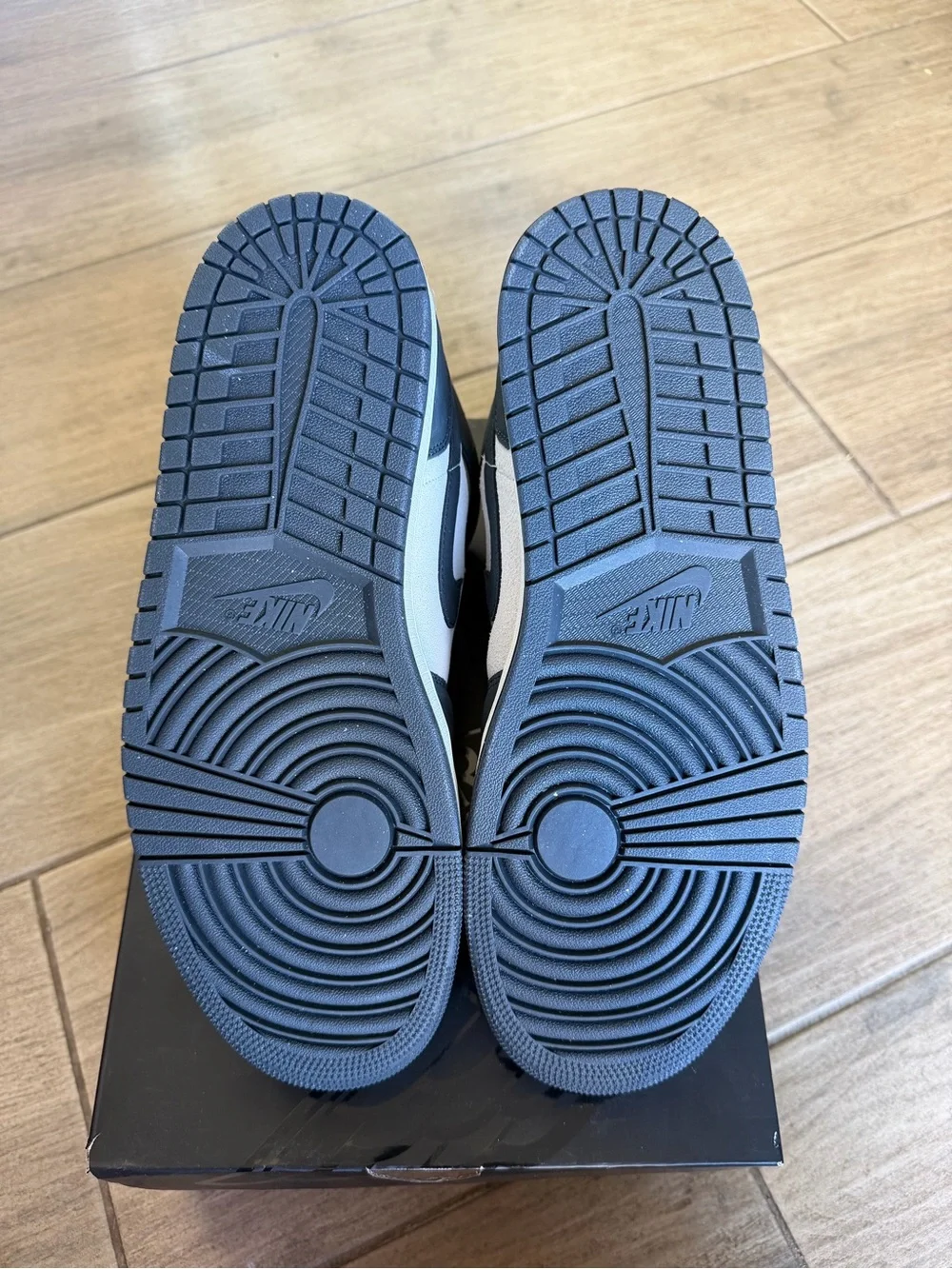 Air Jordan 1 Mid SE